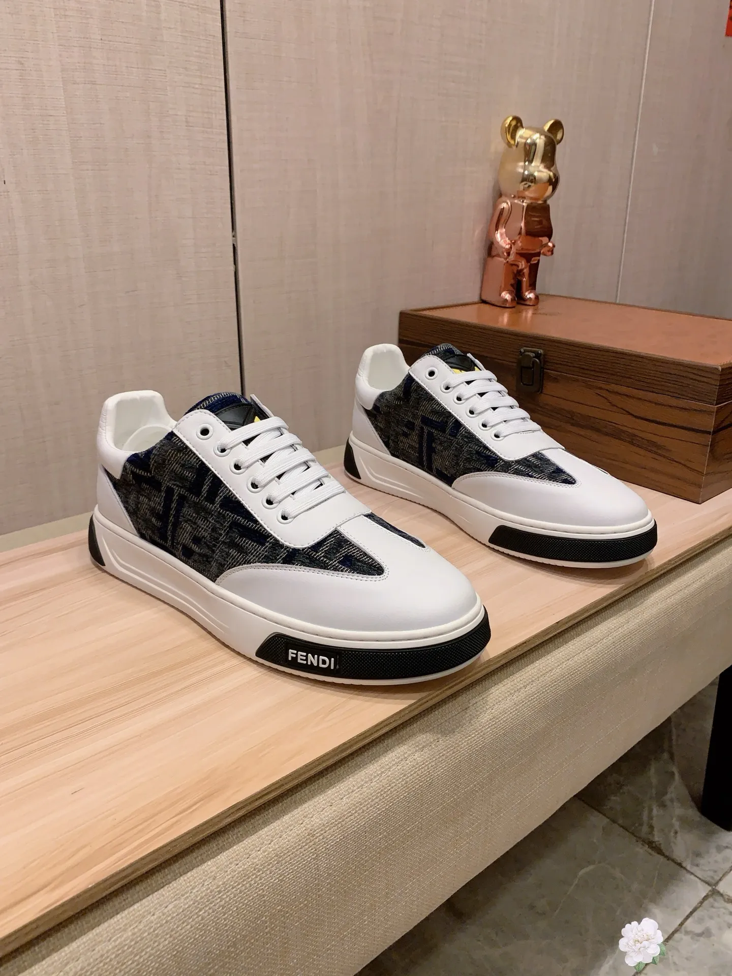 Men's men's shoes 💰420💰💰🎩🎩[Lightning][Lightning] "FENDI*" The latest and most popular casual shoes, top brand [Seduce] luxury ~ purchasing agent, top quality ~. [Strong] The upper is made of imported breathable cowhide with material ➕ breathable sheepskin feet (•) and fine workmanship. The original stylish and stylish soft rubber wear-resistant and non-slip outsole is light and comfortable on the feet. The real thing looks better when photographed in person. 0099: code: 38-44, 4️⃣ colors selected